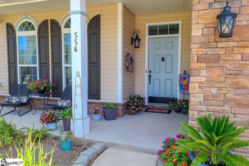 Property image 2 of 556 Shoreline Boulevard in Glen Lake, Boiling Springs, SC 29316