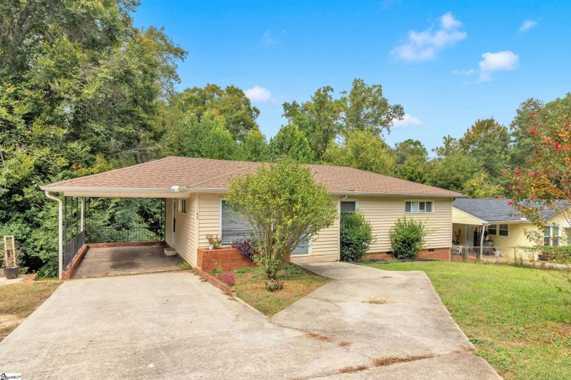 Property image 2 at 450 Crosby Circle, Greenville, SC 29605