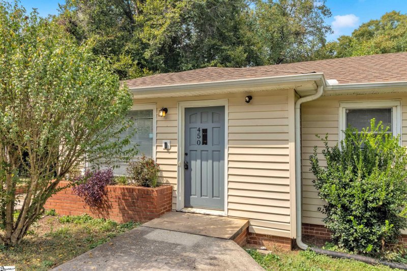 Property image 3 at 450 Crosby Circle, Greenville, SC 29605