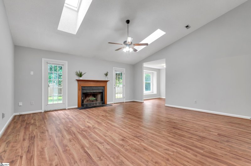 Property image 3 at 102 Markswood Drive, Simpsonville, SC 29681