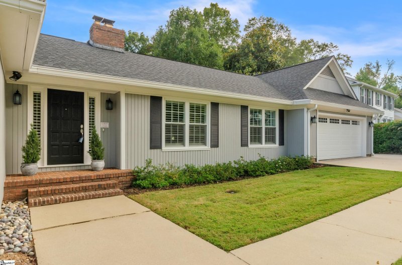 Property image 2 at 302 W Hackney Road, Greer, SC 29650