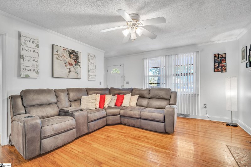 Property image 4 at 421 High Valley Boulevard, Greenville, SC 29605