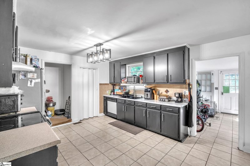 Property image 5 at 421 High Valley Boulevard, Greenville, SC 29605