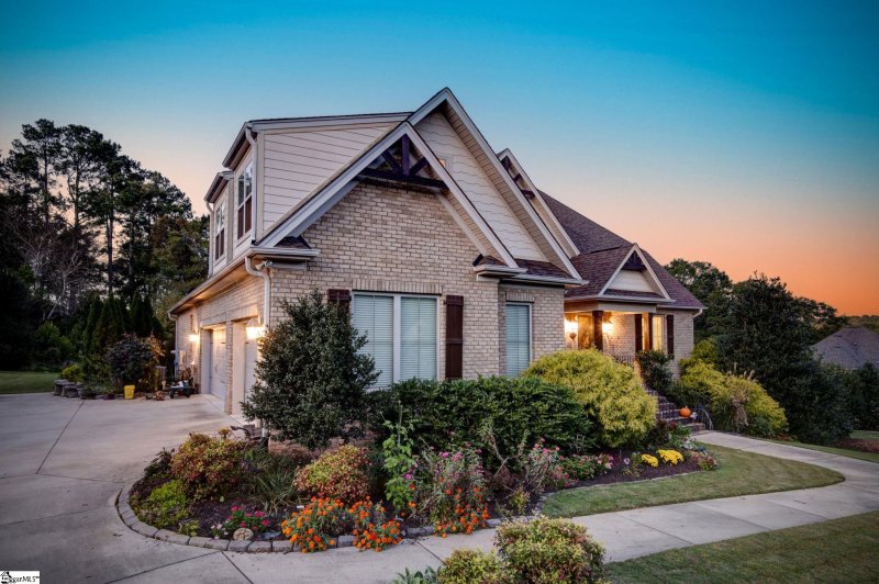 Property image 3 at 6 Griffith Knoll Way, Greer, SC 29651