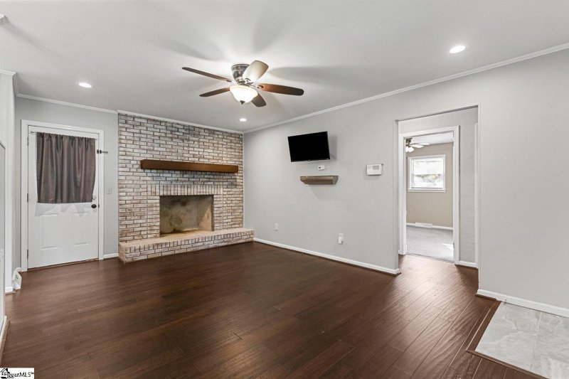 Property image 3 at 405 Seminole Drive, Simpsonville, SC 29680