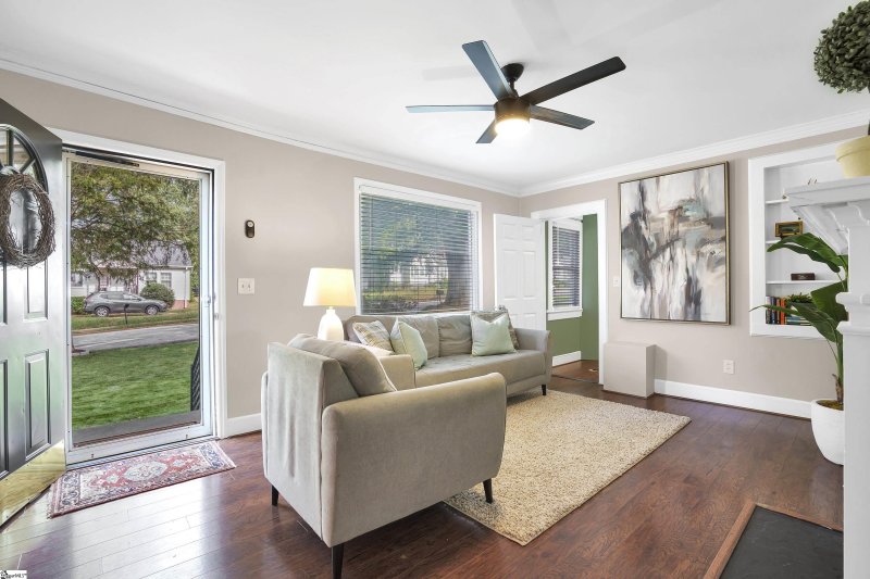 Property image 2 at 119 Pleasant Ridge Avenue, Greenville, SC 29605