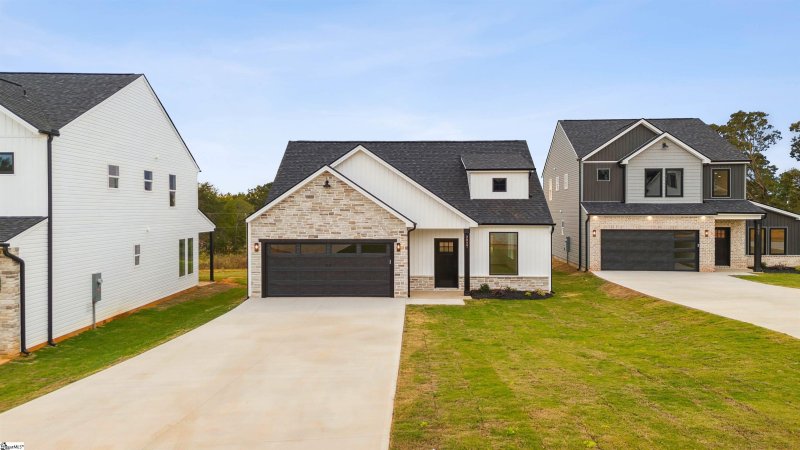 Property image 2 at 2027 Meadow Glen Court, Chesnee, SC 29323