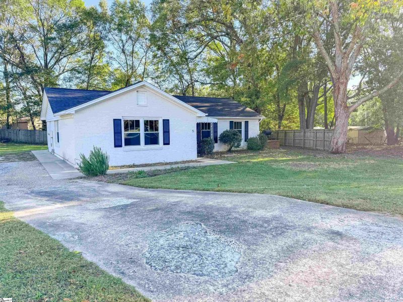 Property image 2 at 5 Gavin Place, Taylors, SC 29687-3121