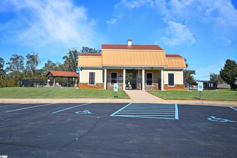 Property image 3 at 128 Cherrybark Lane, Taylors, SC 29687