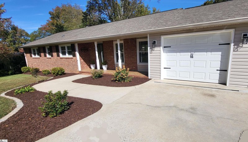 Property image 2 at 19 Northway Drive, Taylors, SC 29687