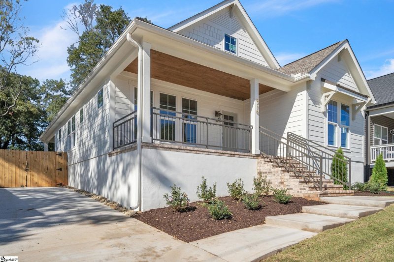 Property image 2 at 910 Green Avenue, Greenville, SC 29605