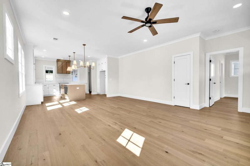 Property image 4 at 910 Green Avenue, Greenville, SC 29605
