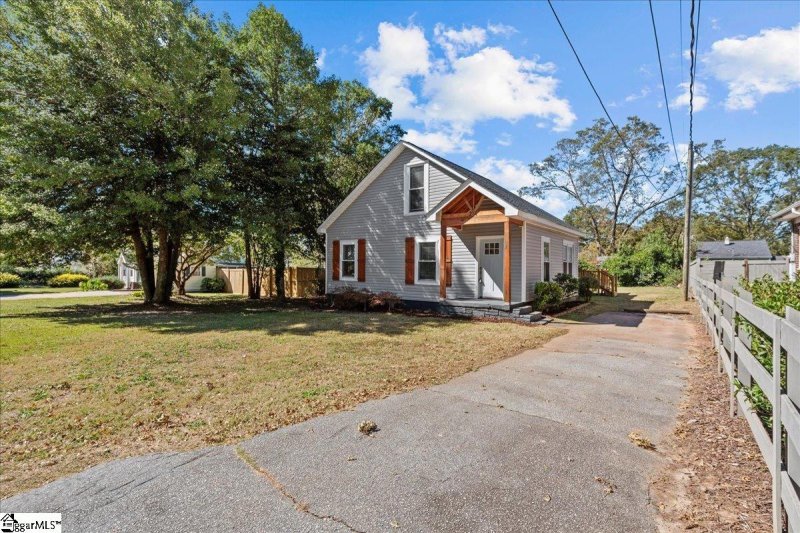 Property image 2 at 208 Brookdale Avenue, Greenville, SC 29607