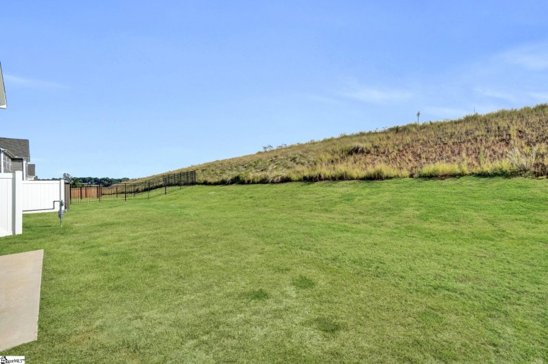 Property image 4 at 250 E Compass Way, Easley, SC 29640