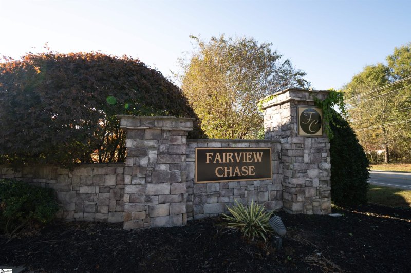 Property image 2 at 204 Rivers Edge Circle, Simpsonville, SC 29680