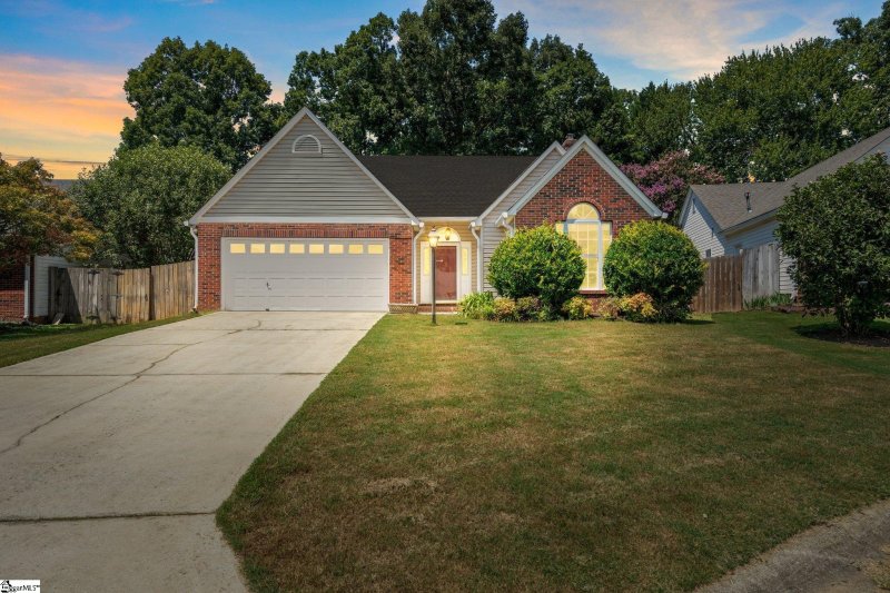 Property image 2 at 15 Hazelnut Court, Taylors, SC 29687