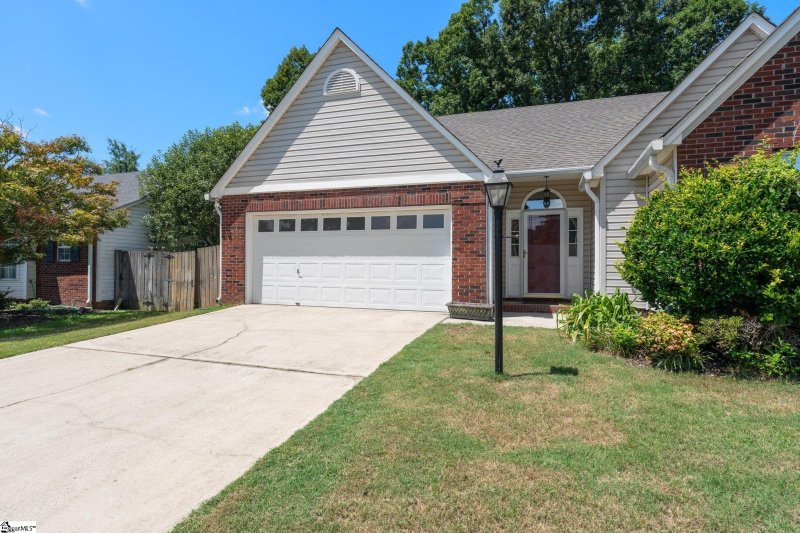 Property image 4 at 15 Hazelnut Court, Taylors, SC 29687