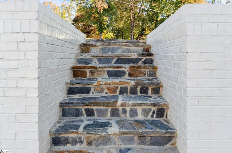 Property image 3 at 4 Roberta Drive, Greenville, SC 29615