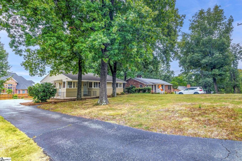 Property image 2 at 206 Laurel Road, Greer, SC 29651