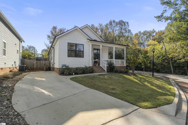 Property image 2 at 2 Joseph Mathis Way, Greenville, SC 29607