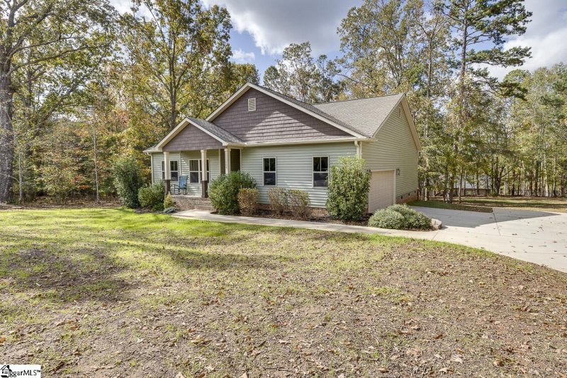 Property image 2 at 106 Indian Ridge Drive, Laurens, SC 29360