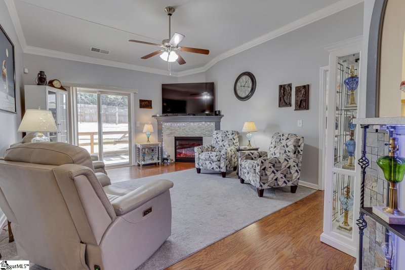 Property image 2 at 215 Marefair Lane, Simpsonville, SC 29680