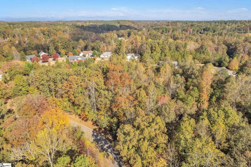 Property image 2 of 98 E W Waters Edge Lane in Waters Edge, West Union, SC 29696