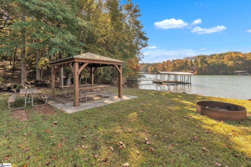 Property image 3 of 98 E W Waters Edge Lane in Waters Edge, West Union, SC 29696