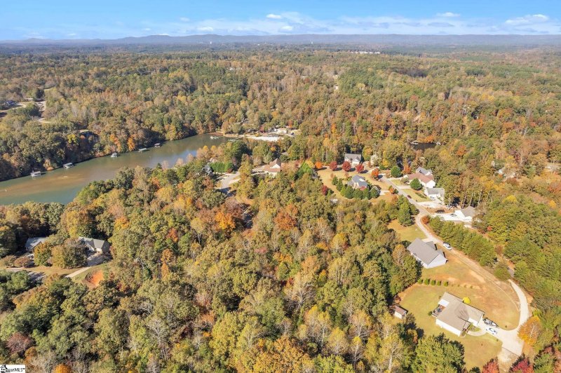 Property image 5 of 98 E W Waters Edge Lane in Waters Edge, West Union, SC 29696