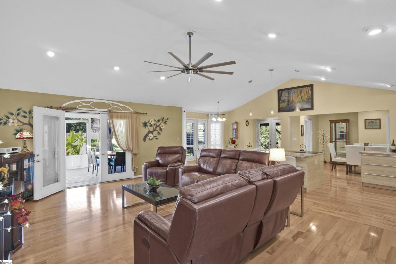 Property image 2 at 211 Kincade Drive, Simpsonville, SC 29681