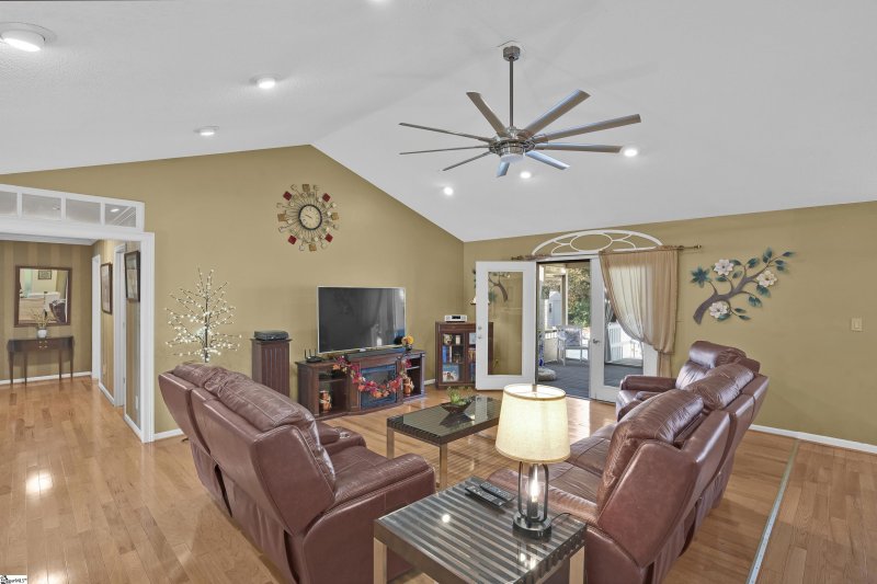 Property image 4 at 211 Kincade Drive, Simpsonville, SC 29681