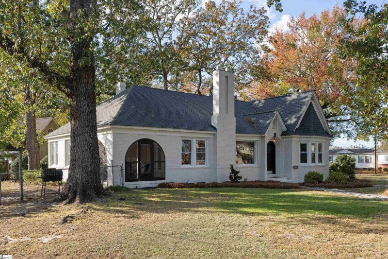 Property image 3 at 207 Young Drive, Clinton, SC 29325