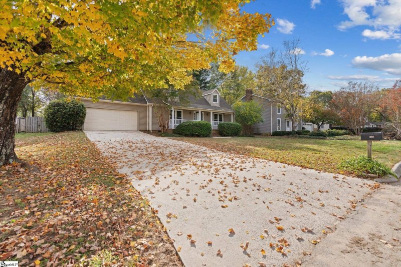 Property image 2 at 215 Hedgewood Terrace, Greer, SC 29650