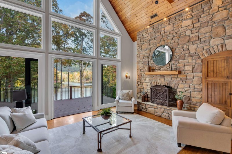 Property image 3 at 405 Lake Hills Lane, Travelers Rest, SC 29690