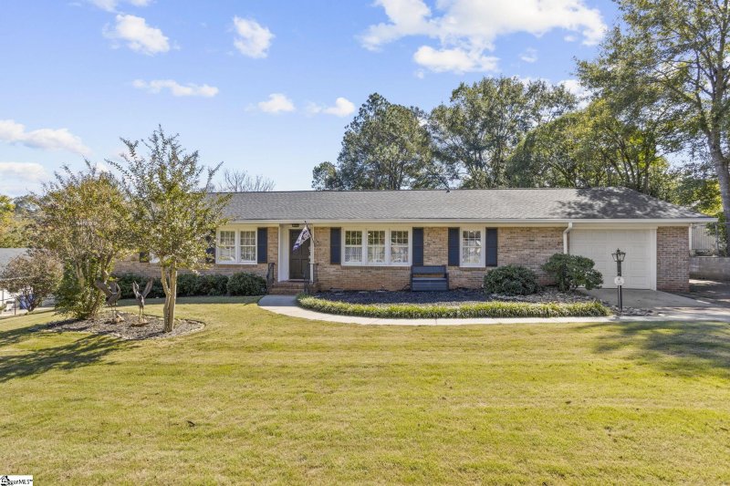 Property image 2 at 104 Andover Road, Greenville, SC 29615