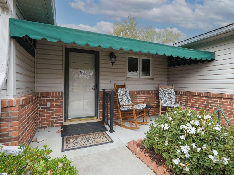 Property image 3 at 205 Lakeside Circle, Greenville, SC 29615-5323