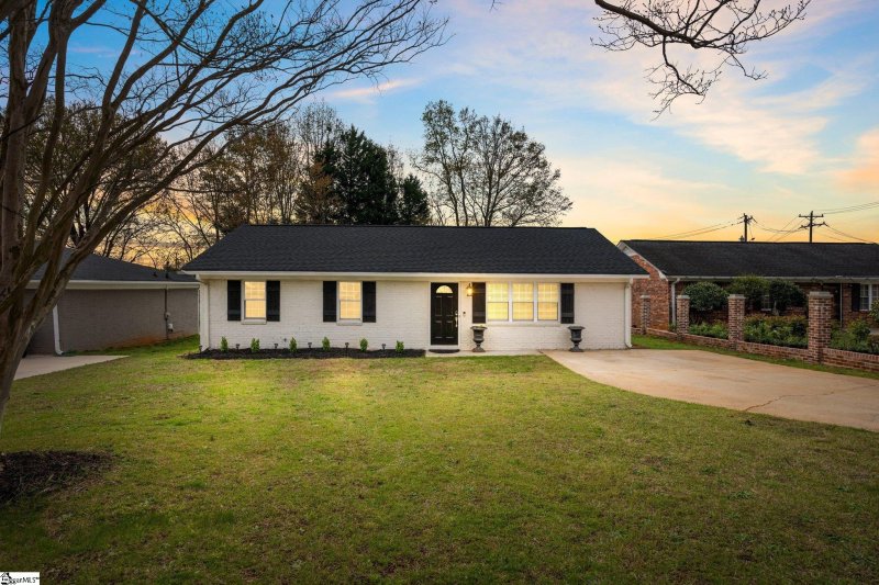 Property image 2 at 4 Bradley Boulevard, Greenville, SC 29609