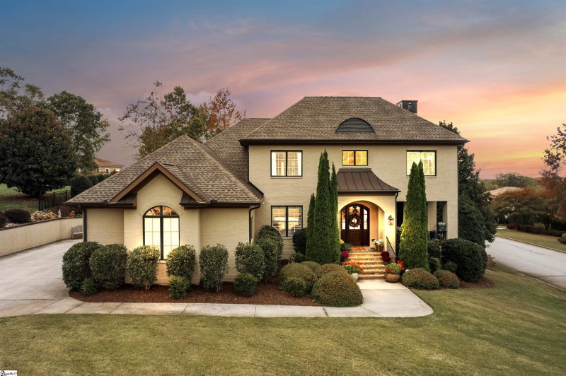 2 Spoleto Court