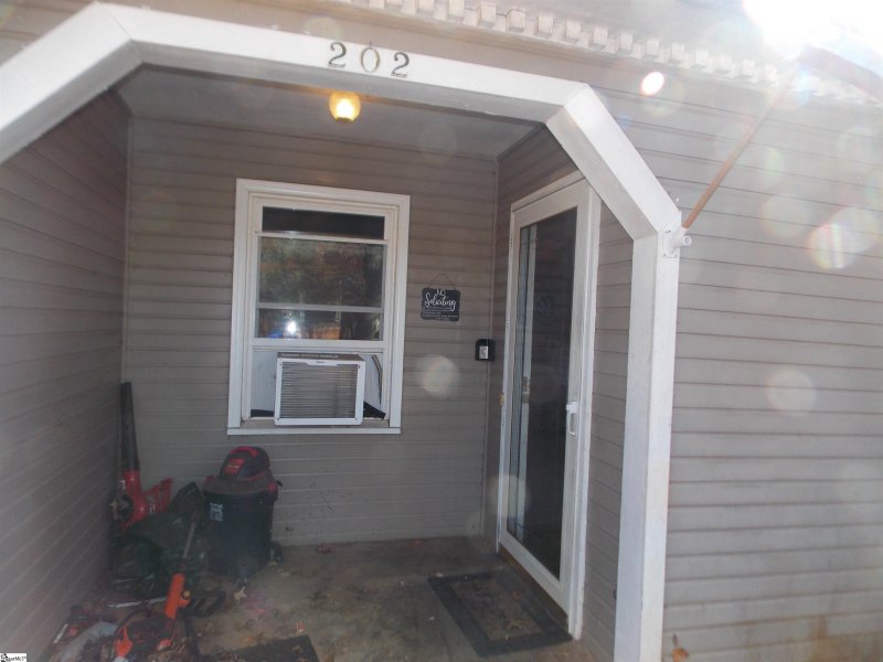 Property image 2 at 202 Laurel Tree Lane, Simpsonville, SC 29681