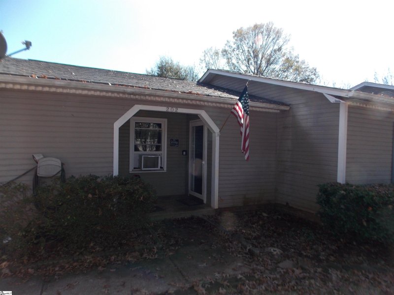 Property image 3 at 202 Laurel Tree Lane, Simpsonville, SC 29681