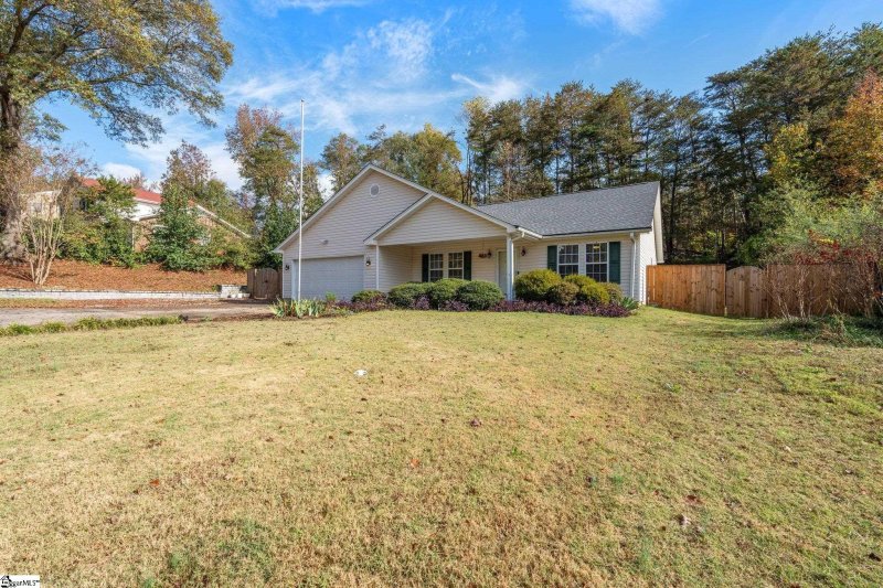Property image 3 at 5 Burlwood Court, Taylors, SC 29687