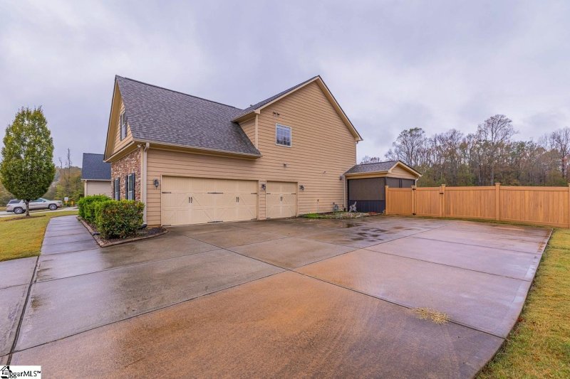 Property image 3 at 179 Raven Falls Lane, Simpsonville, SC 29681