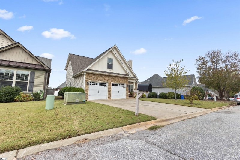 Property image 2 at 206 Downs Road, Greenville, SC 29617-1239