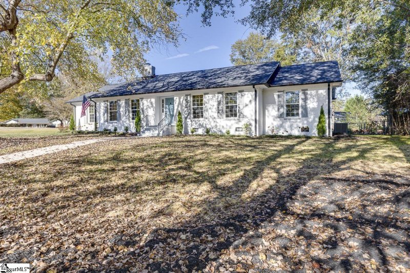 Property image 2 at 3 Vaille Drive, Taylors, SC 29687