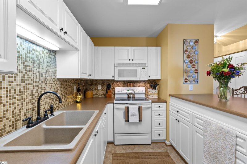 Property image 5 at 304 Rockbrook Court, Greer, SC 29650