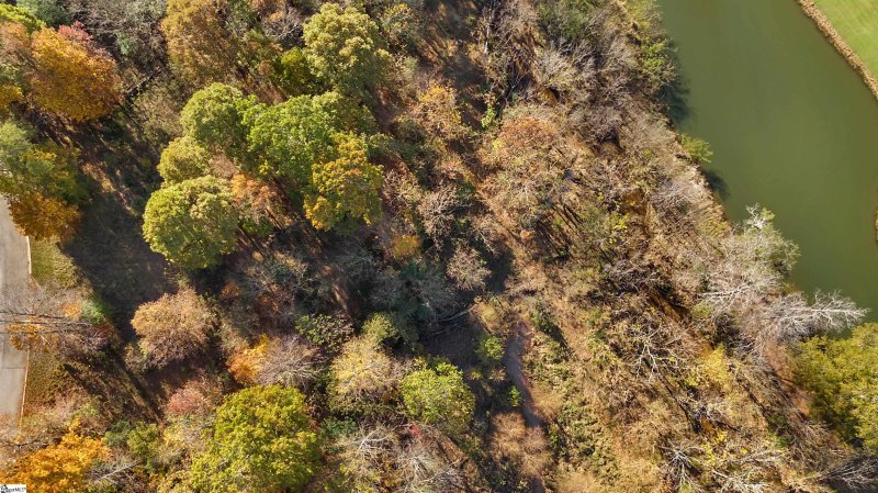 Property image 4 of 131 Turnberry Road in Brookstone Meadows, Anderson, SC 29621