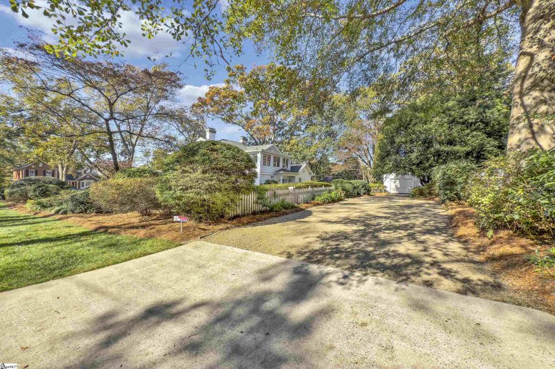 Property image 3 at 409 Mcdaniel Avenue, Greenville, SC 29601