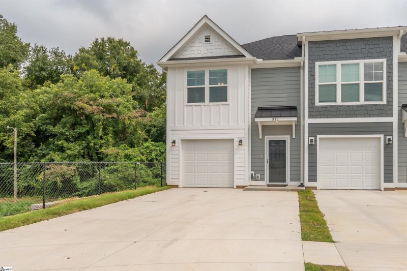 East Fairview Townhomes, Greer Community