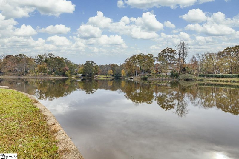 Property image 3 of 206 W Killarney Lake in Londonderry, Moore, SC 29369