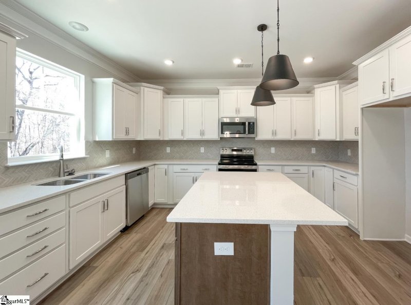 Property image 2 at 660 Columbus Circle, Simpsonville, SC 29680